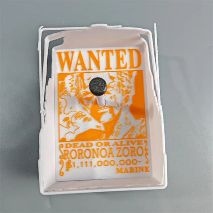 Cartel de Wanted de Roronoa Zoro, personaje de anime, con fondo blanco y detalles en naranja