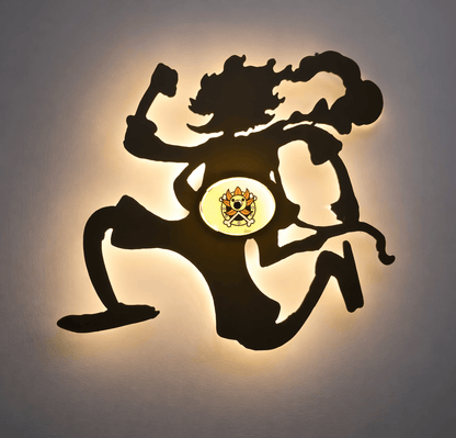 Lámpara de sombras anime 3D proyectando efectos visuales únicos en la pared, ideal para fans del anime.