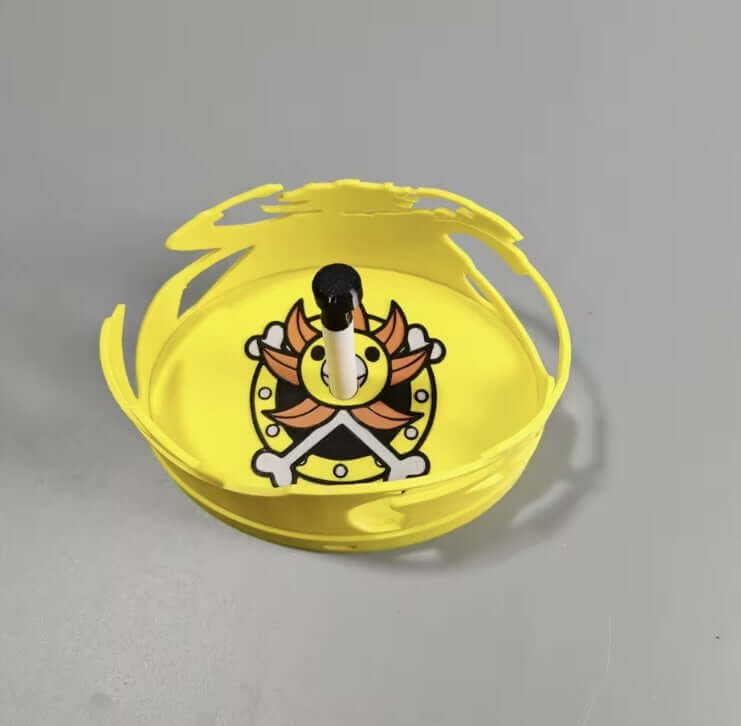Lámpara de sombras anime 3D amarilla con efecto visual, ideal para decoración moderna y fans del anime.